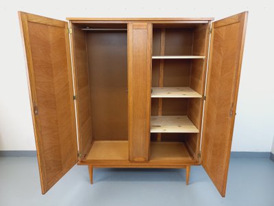 Armadio vintage in rovere degli anni '60