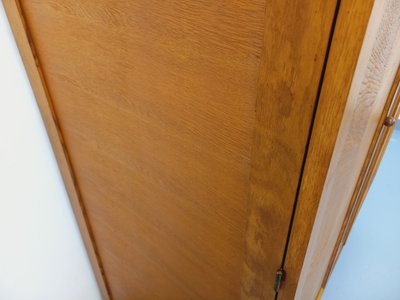 Armadio vintage in rovere degli anni '60