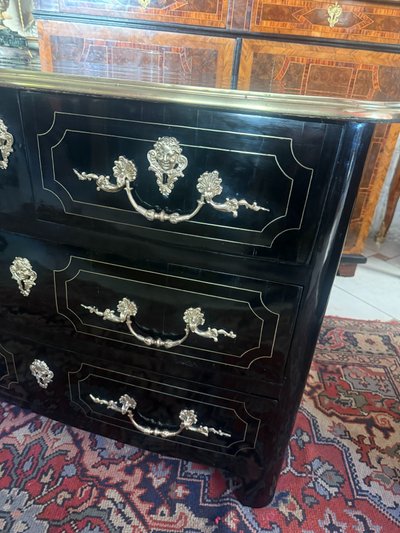 KOMMODE LOUIS XIV AUS LACKIERTEM HOLZ