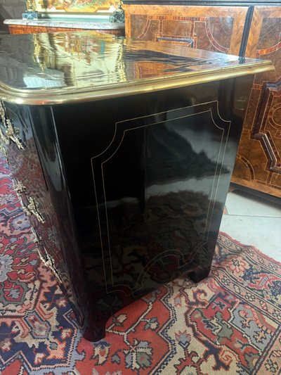 KOMMODE LOUIS XIV AUS LACKIERTEM HOLZ