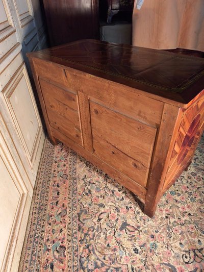 Commode louis XVI en marqueterie 18 ème
