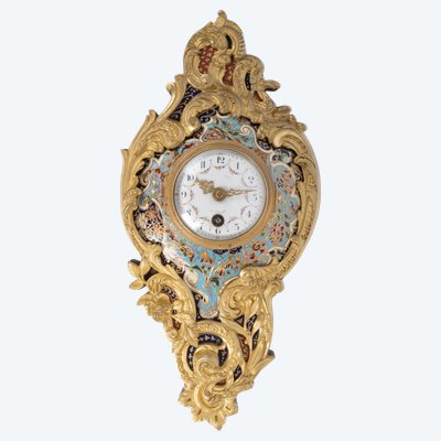 Rare petit cartel d’applique en bronze doré et émaux cloisonnés, style Louis XV, XIXᵉ siècle