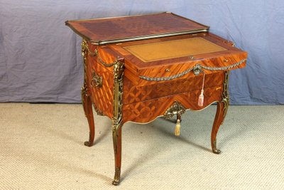 Commode à combinaisons formant coiffeuse d'après un modèle de JF Leleu