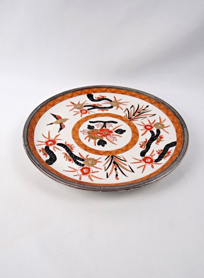 Grand plat en porcelaine style Imari contour en argent massif fin XIXe