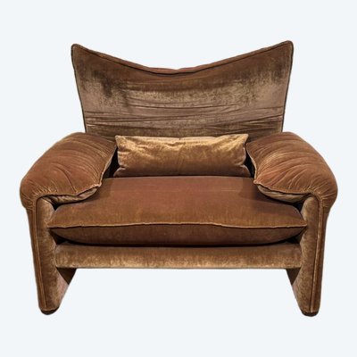 Maralunga armchair by Cassina, Gordon velvet in ruggine, canaletto walnut legs