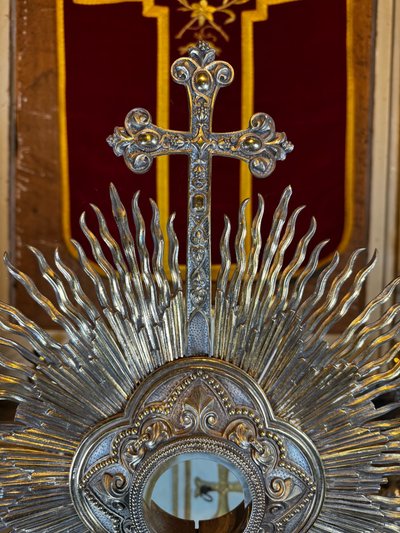 Imponente ostensorio in argento dorato - XIX secolo