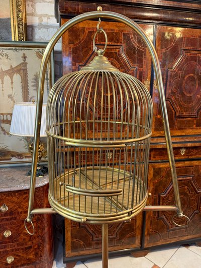 CAGE A OISEAUX SUPENDUE SUR PIED EN LAITON