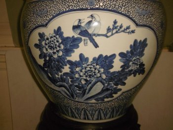Flowerpot and Chinese stand