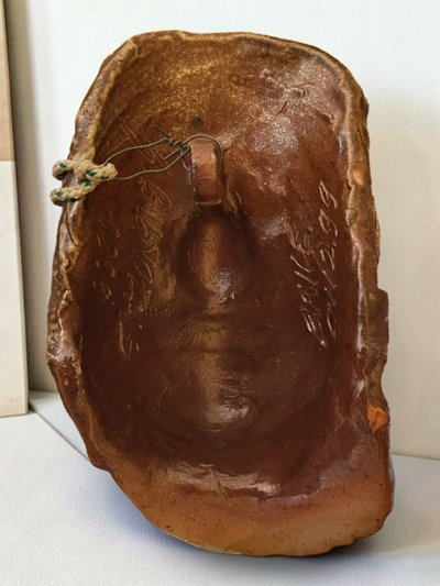 Sandsteinskulptur von Gérard Bignolais (1937–2007)