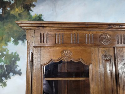 Kleines, geschnitztes Eichenbücherregal