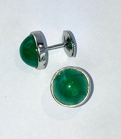 Stud Earrings / Emerald Cabochon Round Bezel Set in White Gold