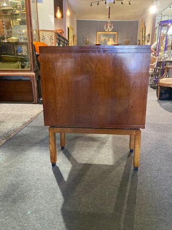  Scrivania modernista - MDK - Belgio - 1960 ca. Scrivania in teak della famosa casa belga MDK.
