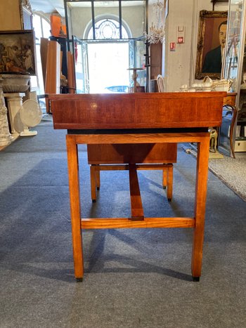 Scrivania modernista - MDK - Belgio - 1960 ca. Scrivania in teak della famosa casa belga MDK.