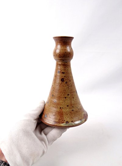 Candeliere in gres proveniente dalla regione di Morvan, firmato GRM, stile modernista, metà del XX secolo.