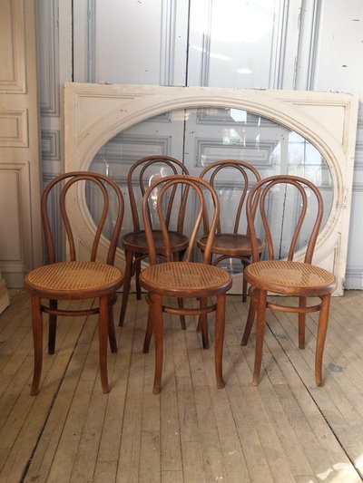Hervorragendes Set aus 5 antiken Bistrostühlen – 3 authentische Thonet-Stühle