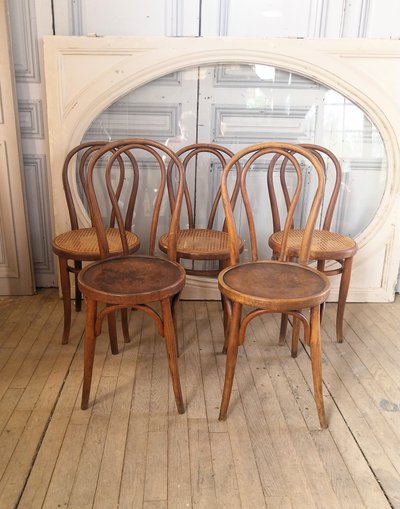 Hervorragendes Set aus 5 antiken Bistrostühlen – 3 authentische Thonet-Stühle