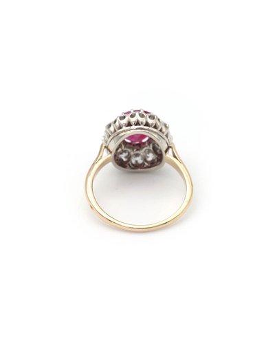 Daisy-Ring mit einem 2,10 ct Rubin in 18 Karat Weißgold