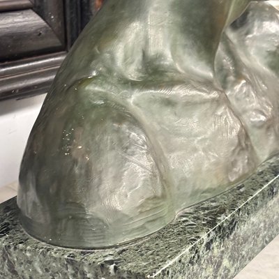 Antike Art-déco-Skulptur, 1930, Männerbüste von J. Domisse (1875–1955). Maße: 40 x 16 cm (Höhe 36 cm).