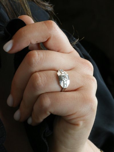 Anello Art Déco in platino con diamanti