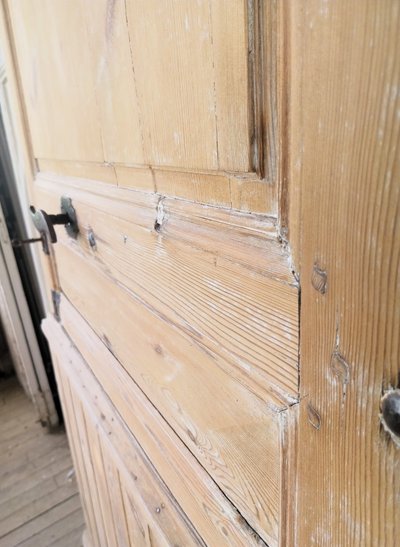 Ancienne porte d’abbaye restaurée en bois massif