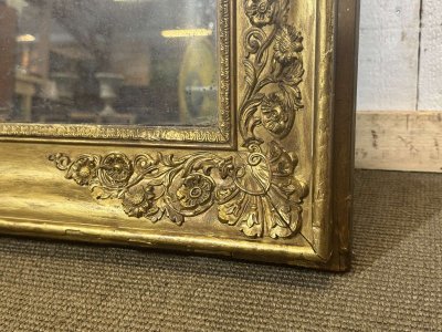 Spiegel aus dem 19. Jahrhundert aus Holz und vergoldetem Gips – ehemals Teil einer Kaminverkleidung