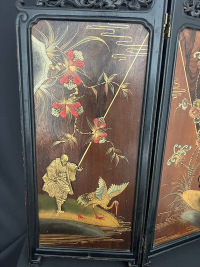 Paravent chinois à deux feuilles en bois laqué et sculpté