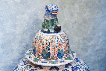 Grande vaso di DELFT riccamente colorato