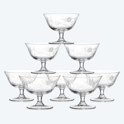 8 Coupes à champagne verre gravé à la roue décor végétal, Bohême, début XXe