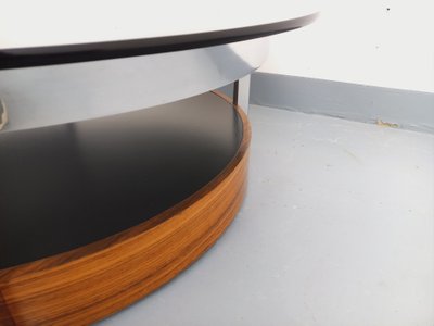 Table basse ronde italienne vintage en palissandre courbé, métal chromé et verre fumé des années 60 