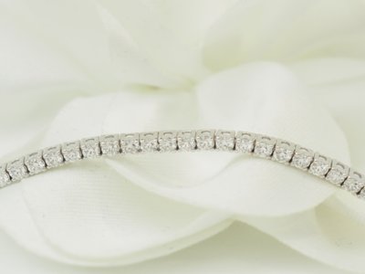 River bracelet in white gold and diamonds 1.84ct