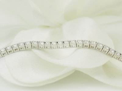 River bracelet in white gold and diamonds 1.84ct