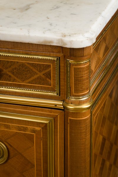 Commode Louis XVI, estampillé Weisweiler