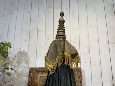 Parasol indonésien des années 1950 en papier peint, bois et laine