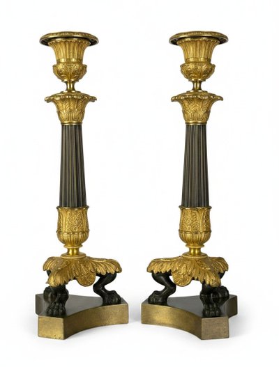 PAIRE DE FLAMBEAUX EMPIRE EN BRONZE PATINÉ ET DORÉ ( DORURE AU MERCURE )