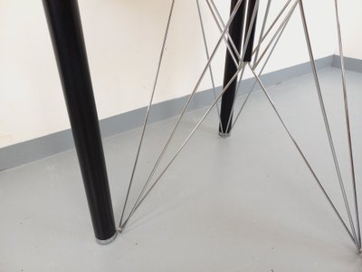 Table à manger ronde vintage en verre fumé, métal noir et métal chromé des années 80