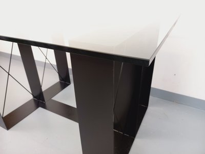 Table haute rectangulaire vintage en verre et métal noir des années 80