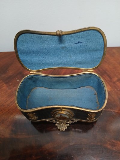 Grand tour souvenir box.