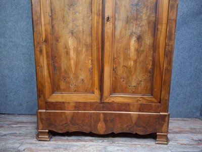 Credenza Luigi Filippo impiallacciata in noce e noce, XIXᵉ secolo.