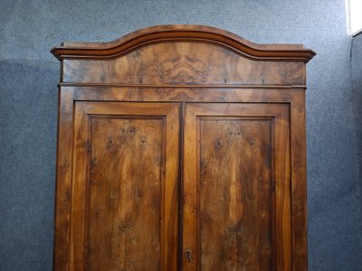 Credenza Luigi Filippo impiallacciata in noce e noce, XIXᵉ secolo.