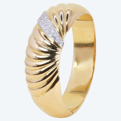 Bracciale a girocollo con conchiglia, in oro giallo e diamanti, anni '60