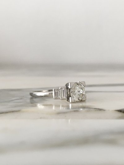 Bague Art Déco en platine et diamants