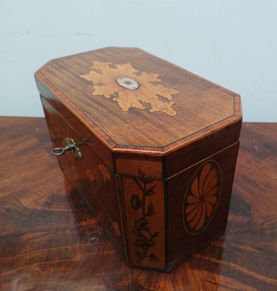 Boîte à thé, tea caddy.
