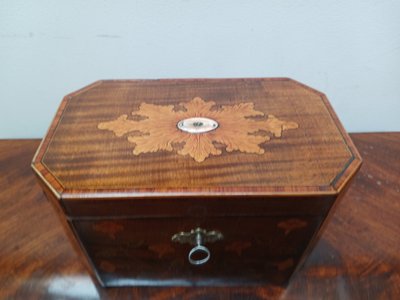 Boîte à thé, tea caddy.