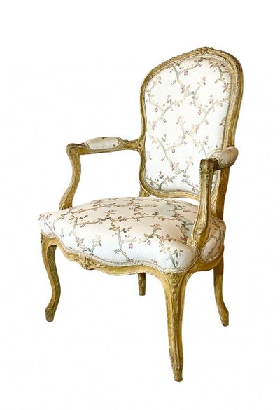 SUITE DE QUATRE FAUTEUILS D’ÉPOQUE LOUIS XV. MILIEU DU XVIIIE SIÈCLE.