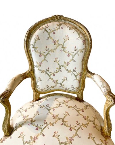 SUITE DE QUATRE FAUTEUILS D’ÉPOQUE LOUIS XV. MILIEU DU XVIIIE SIÈCLE.