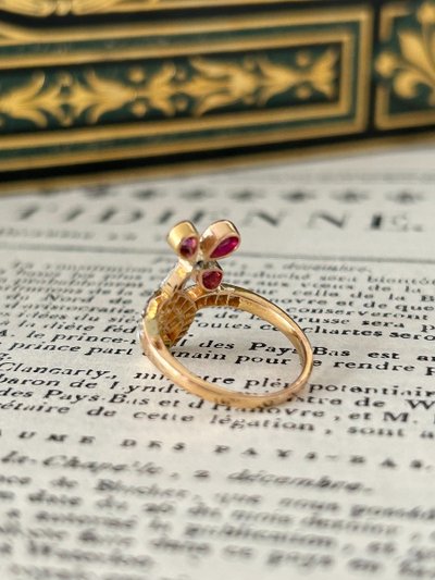 Jugendstilring in 18K Roségold Rubin und Diamanten
