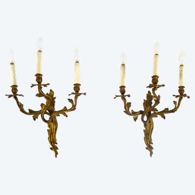Paire d'appliques murales en bronze doré de style Louis XV, XXe siècle