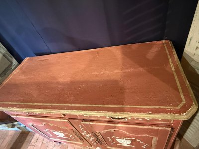 Louis XV sideboard with superb patina and paintwork dating from the early 19th century 