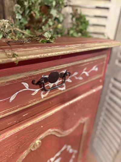 Louis XV sideboard with superb patina and paintwork dating from the early 19th century 