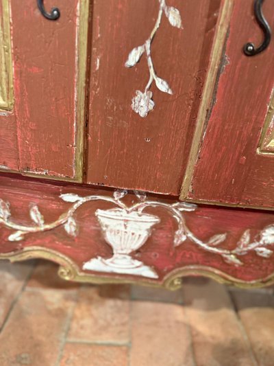 Louis XV sideboard with superb patina and paintwork dating from the early 19th century 